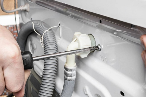 Çamaşır Makinesi Gideri Nasıl Temizlenir